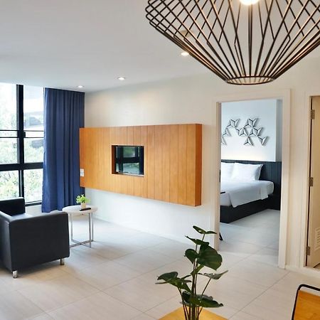 130 Hotel & Residence Банкок Екстериор снимка