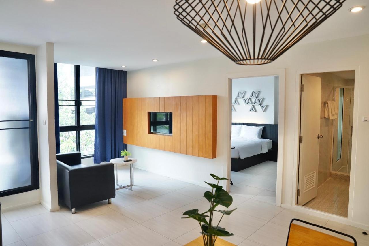 130 Hotel & Residence Банкок Екстериор снимка