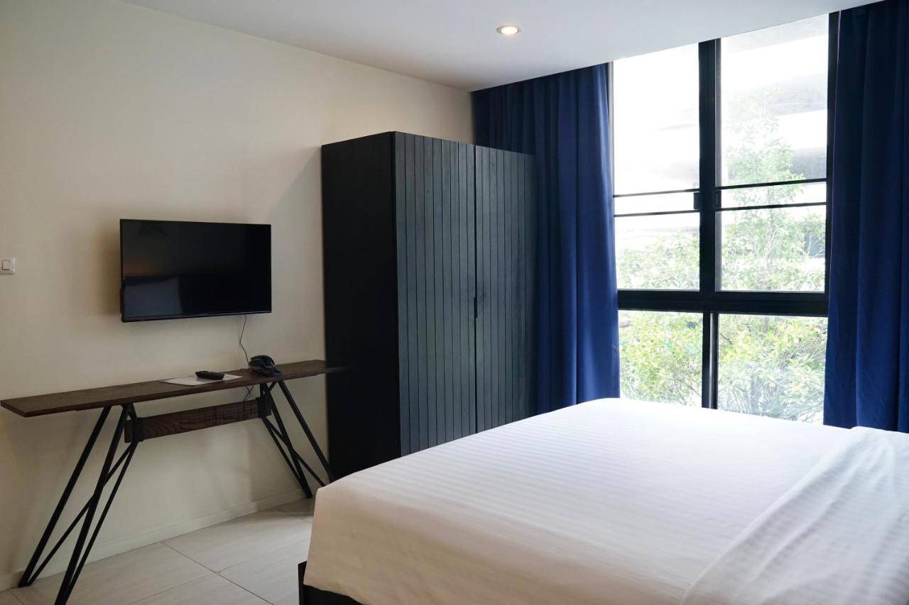 130 Hotel & Residence Банкок Екстериор снимка