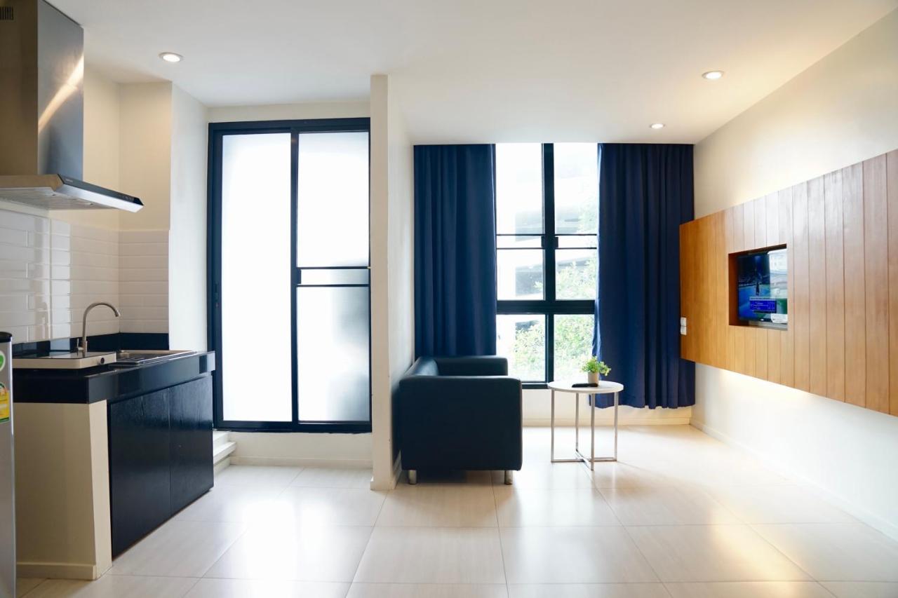 130 Hotel & Residence Банкок Екстериор снимка