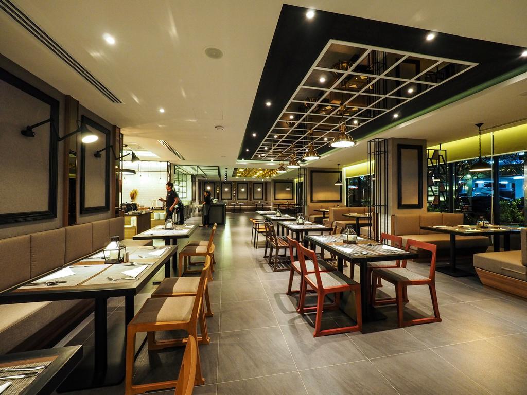 130 Hotel & Residence Банкок Екстериор снимка