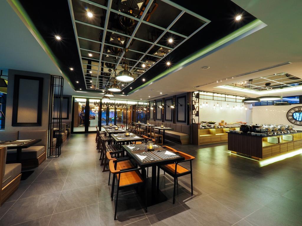 130 Hotel & Residence Банкок Екстериор снимка