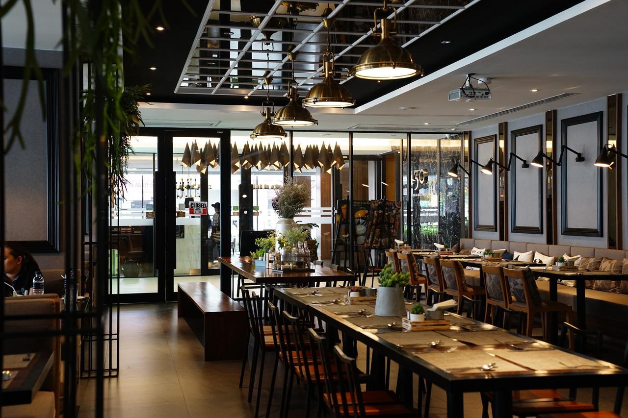 130 Hotel & Residence Банкок Екстериор снимка