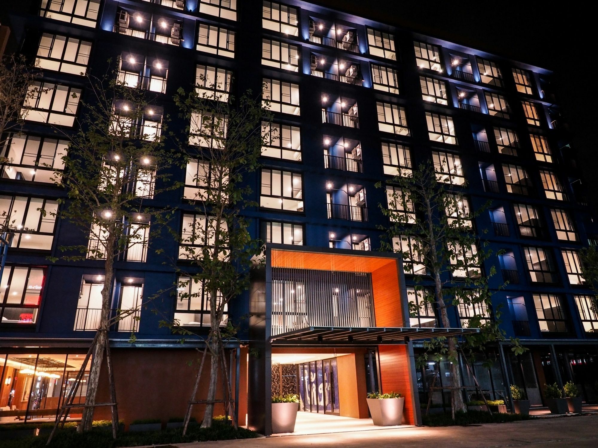 130 Hotel & Residence Банкок Екстериор снимка