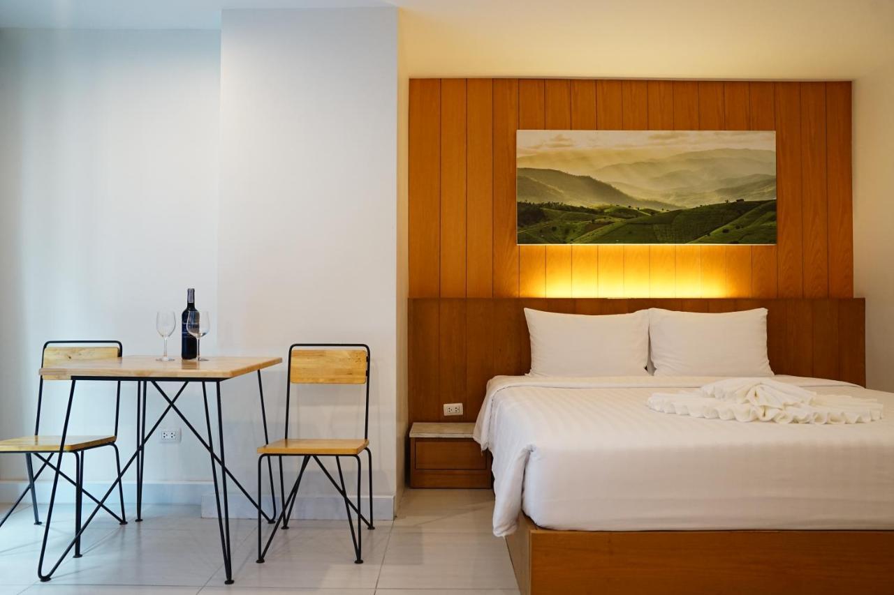 130 Hotel & Residence Банкок Екстериор снимка